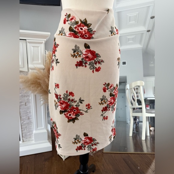 LuLaRoe Dresses & Skirts - LuLaRoe Stretchy Floral Pencil Skirt Fall- Red and Green Rare Pattern